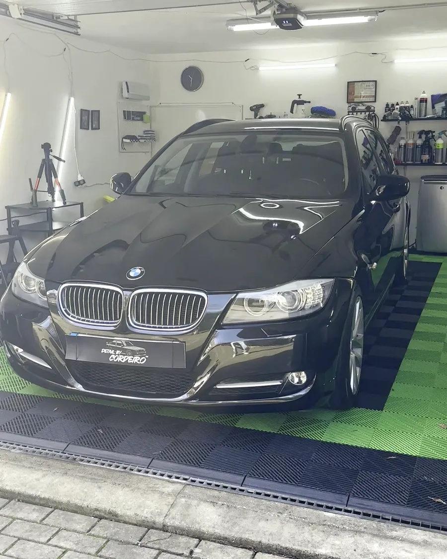 BMW Série 3 no estúdio, no dia da entrega